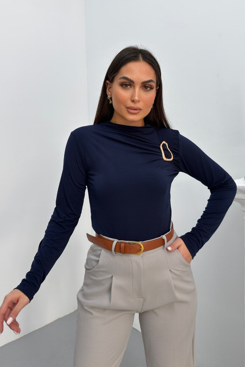 Kadın Bluz Gold Toka Detaylı Büzgülü Uzun Kollu Sandy Kumaş Likralı Şık Bluz